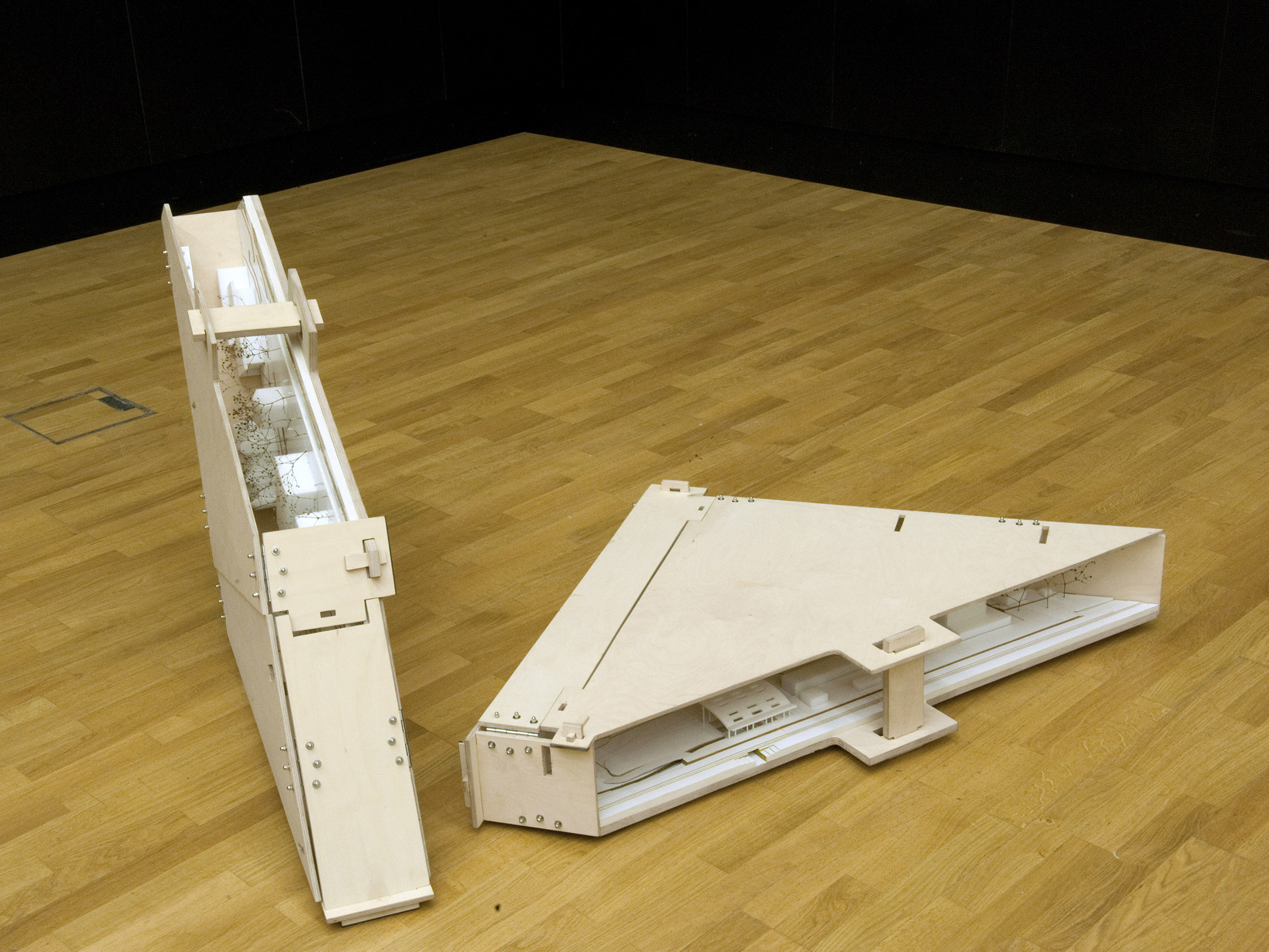 Tragbares Architekturmodell auf einem klappbaren Tisch